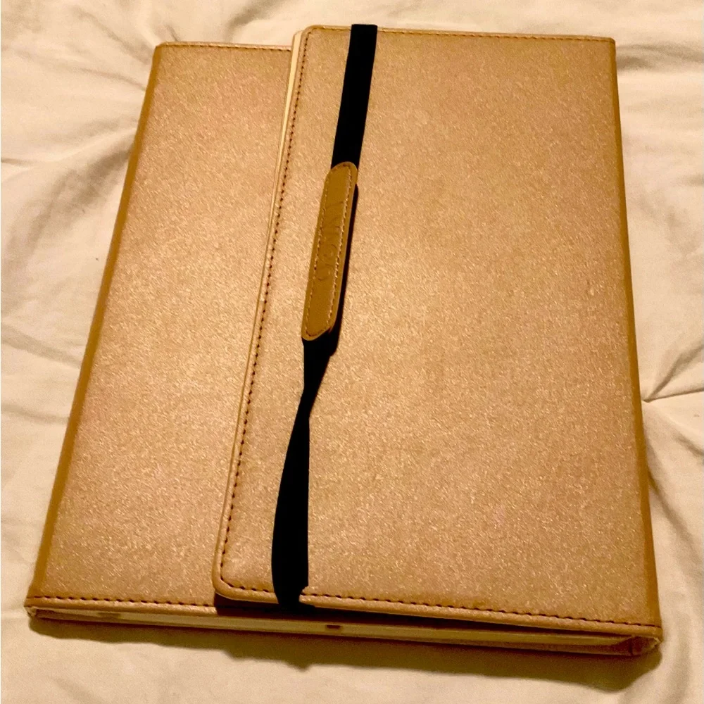 IPad trifold holder + magnetic Bluetooth keyboard